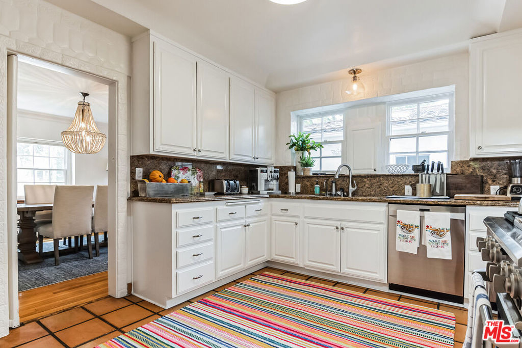 451 Veteran Avenue - Photo 10