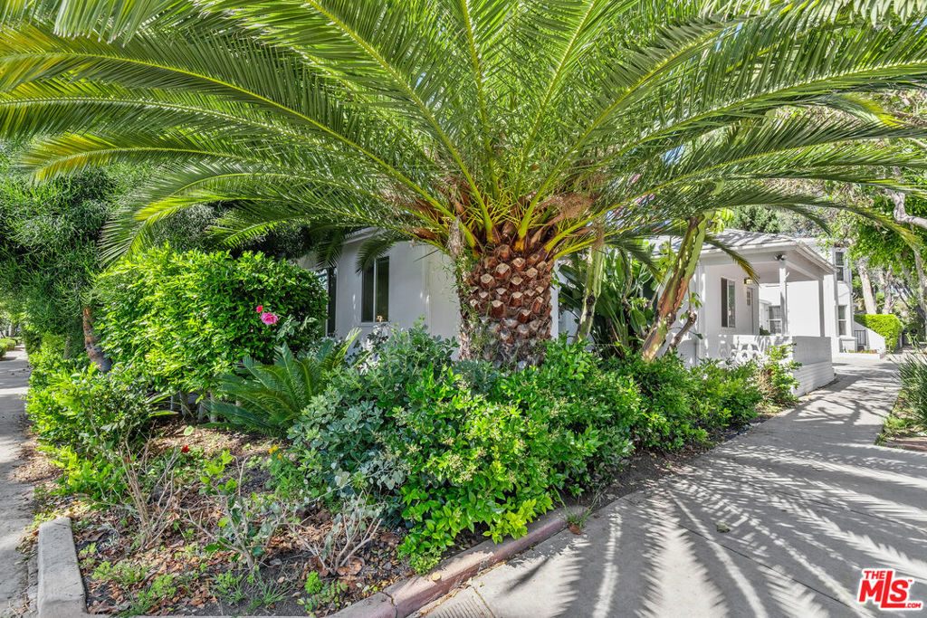 739 Westbourne Drive - Photo 3