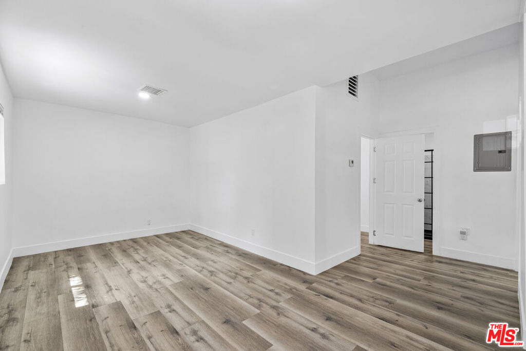 739 Westbourne Drive - Photo 9
