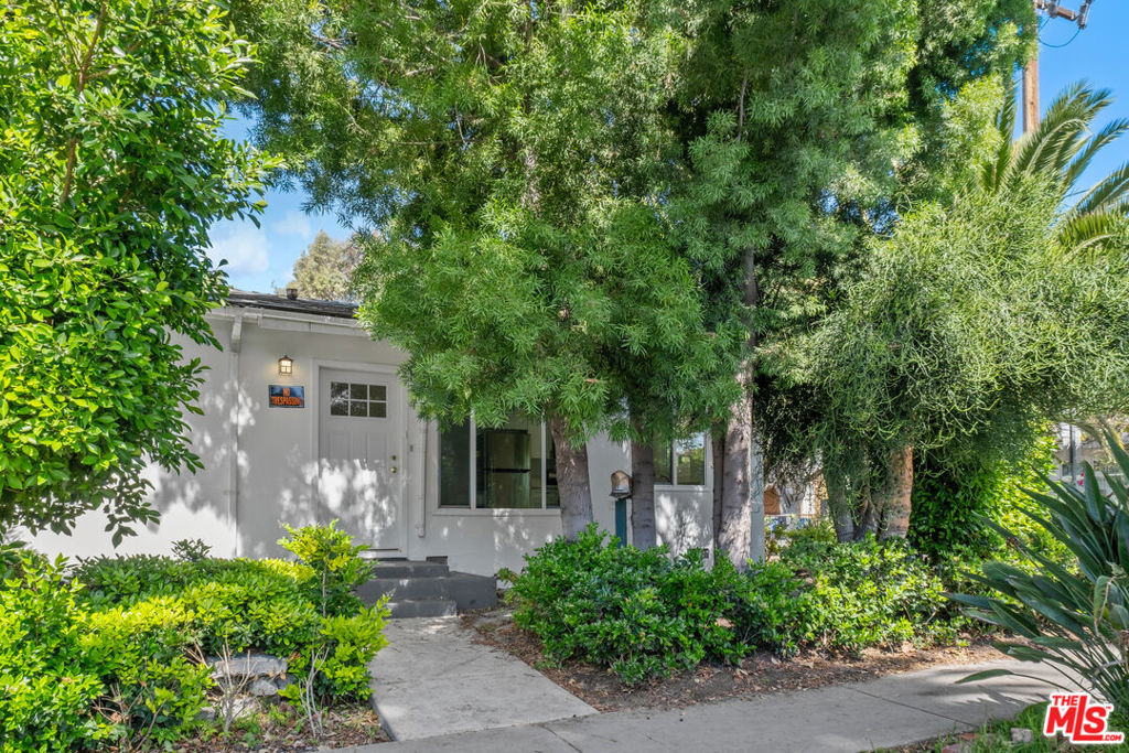 739 Westbourne Drive - Photo 2