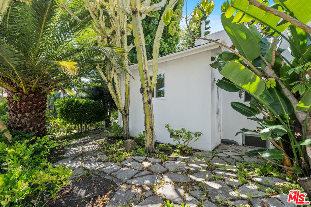 739 Westbourne Drive - Photo 14