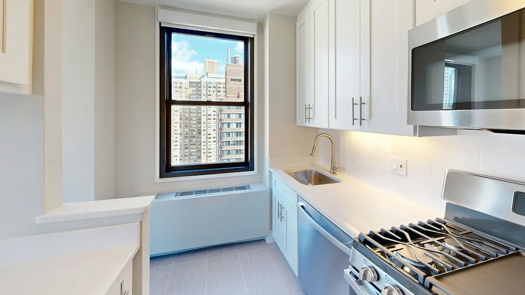 East 34th Street - Photo 3