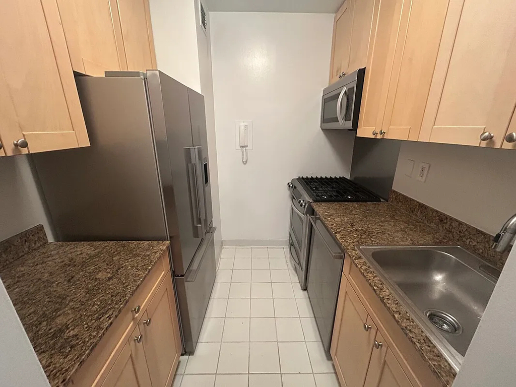 East 34th Street - Photo 4
