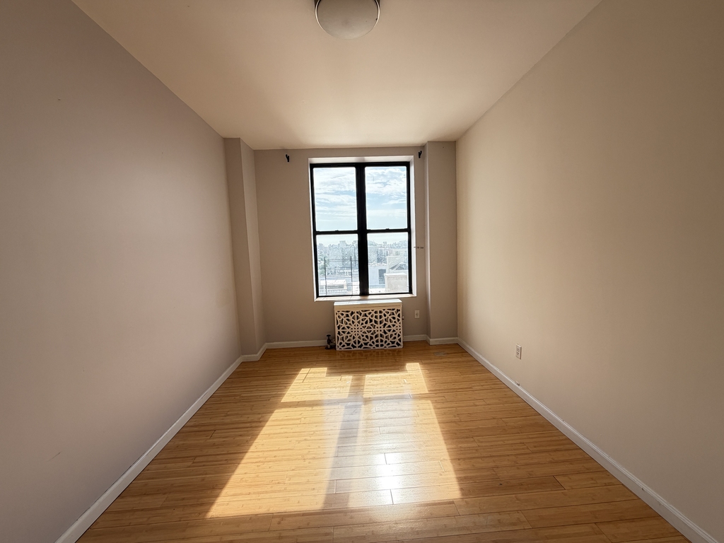 676 Riverside Drive - Photo 3