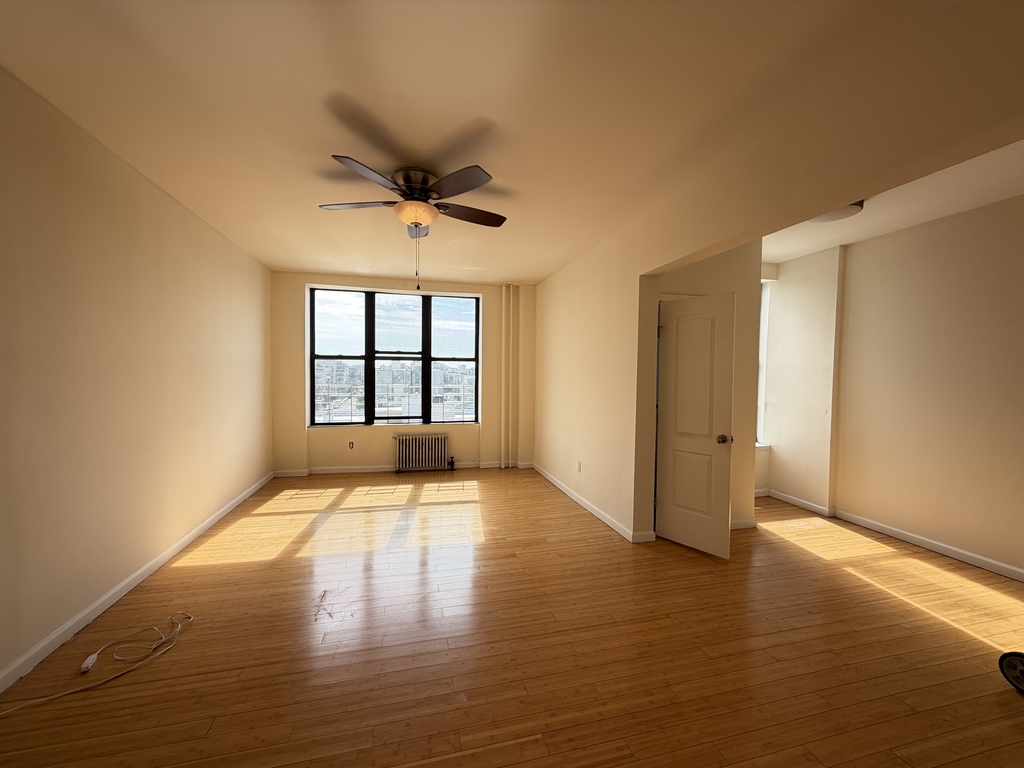 676 Riverside Drive - Photo 4
