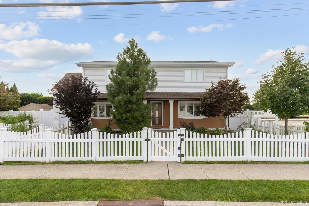 60 Alhambra Road - Photo 0