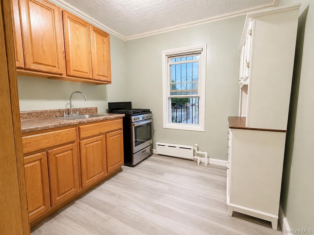 9513 107th Street - Photo 0
