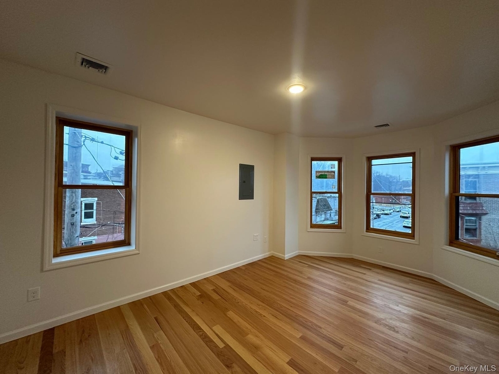 31 Benkard Avenue - Photo 2