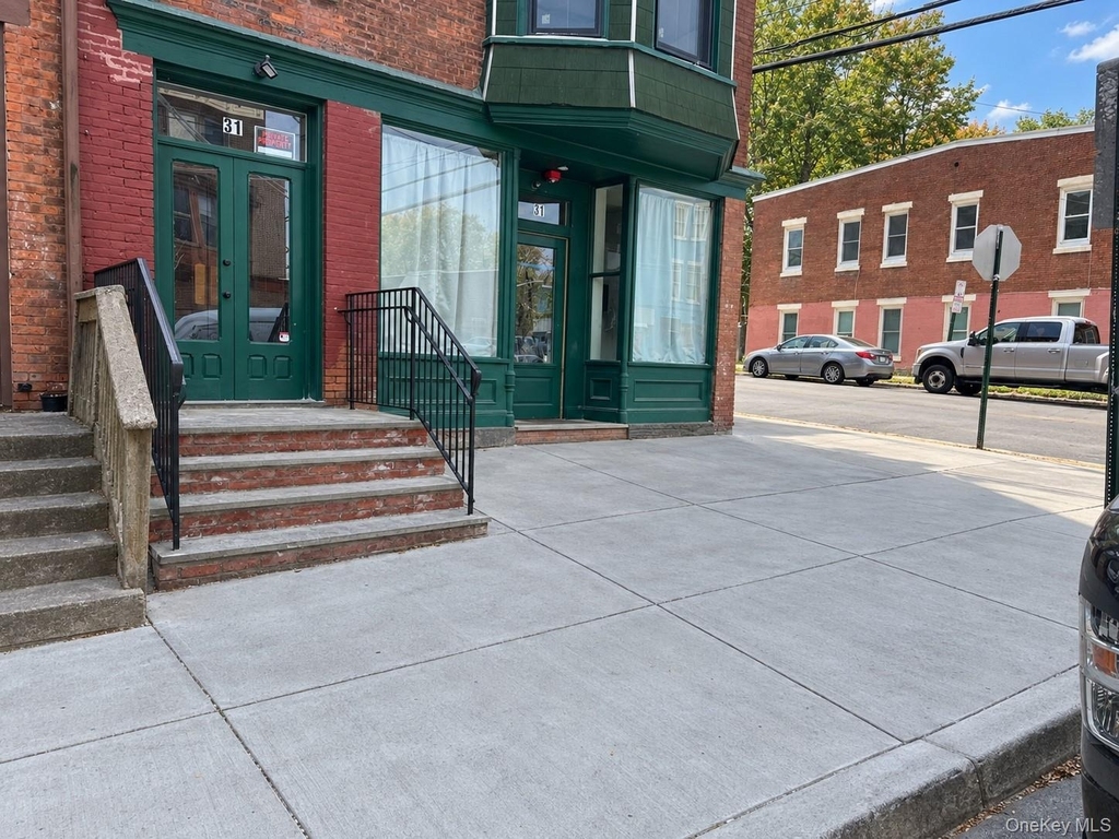 31 Benkard Avenue - Photo 0