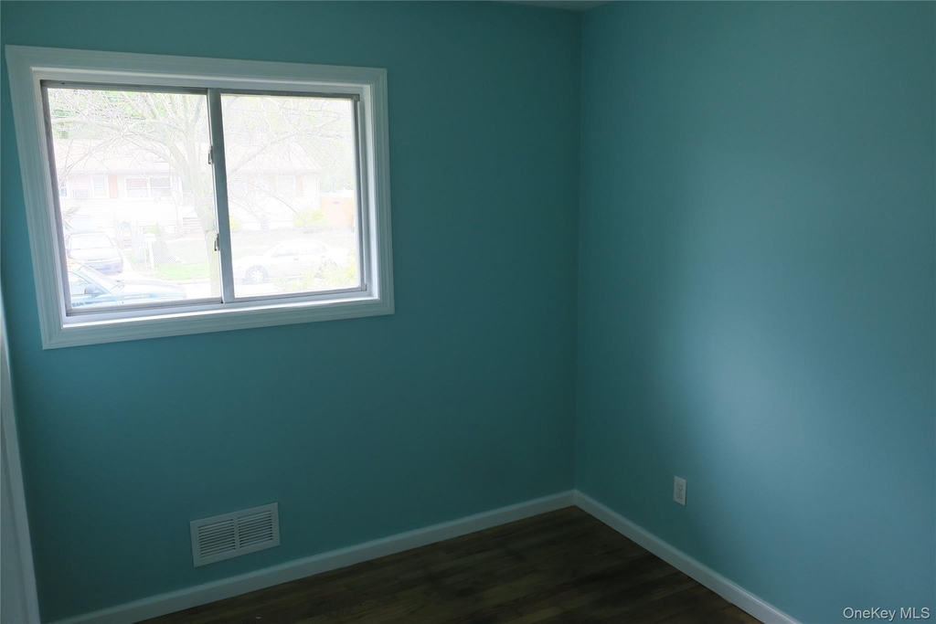 1703 Manatuck Boulevard - Photo 7