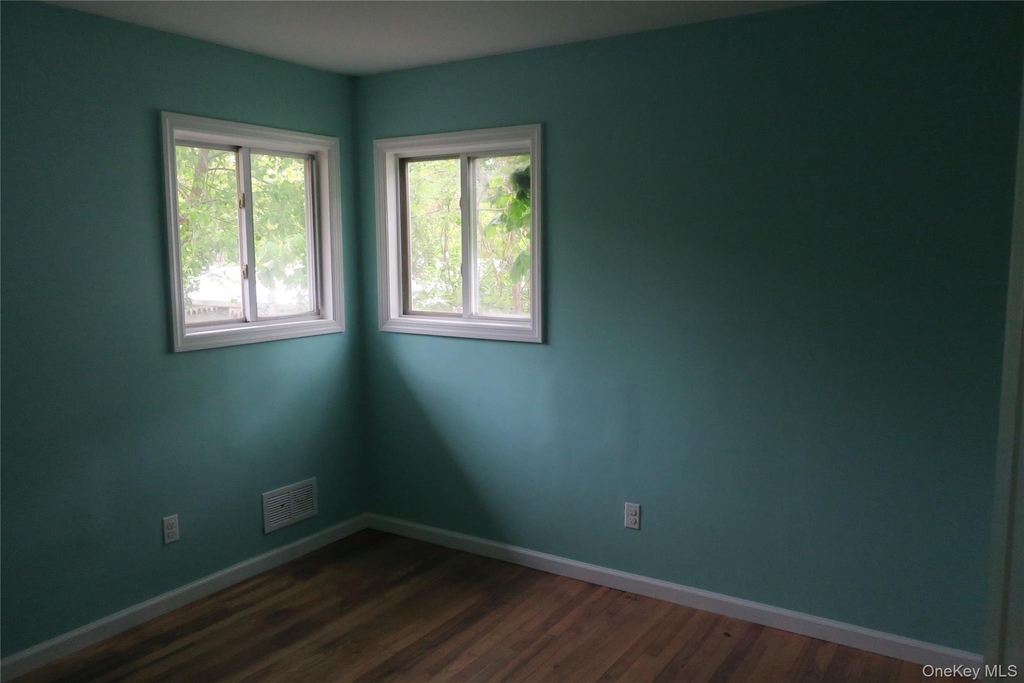 1703 Manatuck Boulevard - Photo 10