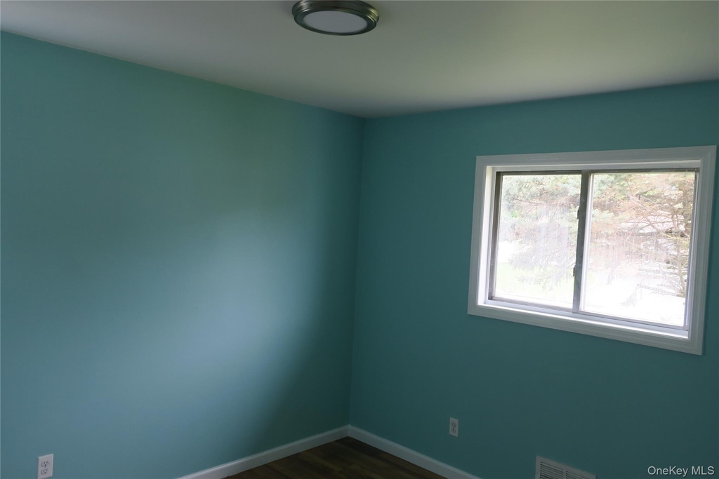 1703 Manatuck Boulevard - Photo 9