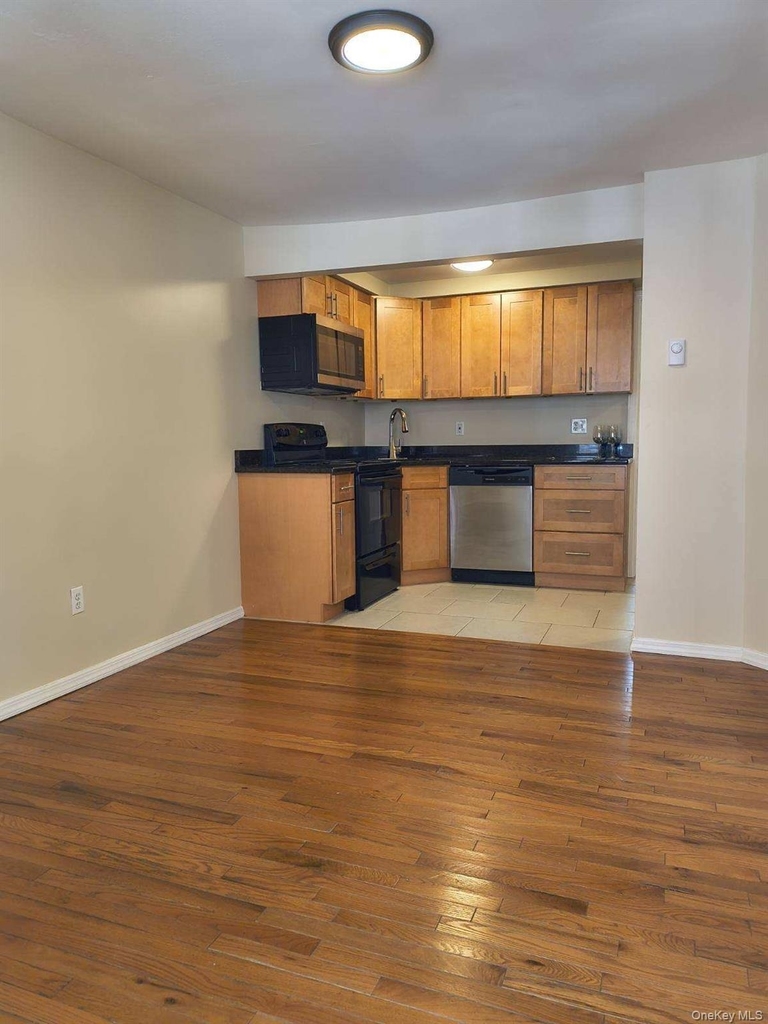 41 Scudder Avenue - Photo 0