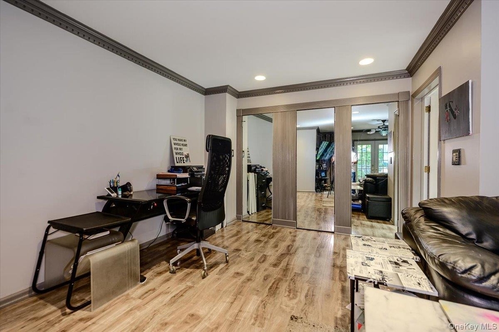 928 Northfield Road - Photo 5