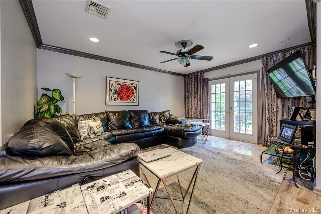 928 Northfield Road - Photo 3
