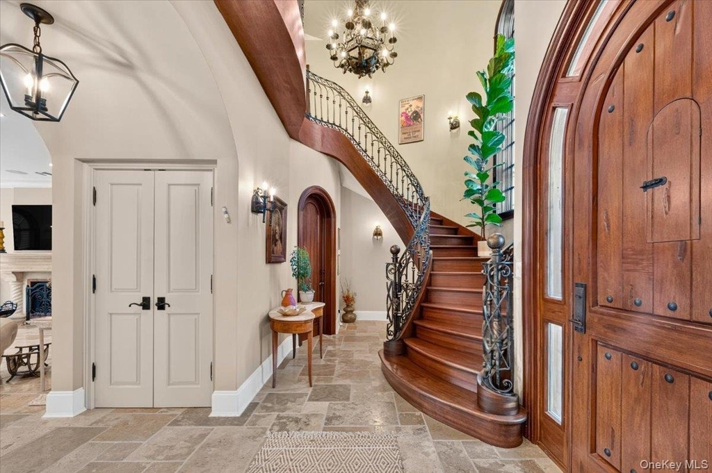 81 Montgomery Boulevard - Photo 3