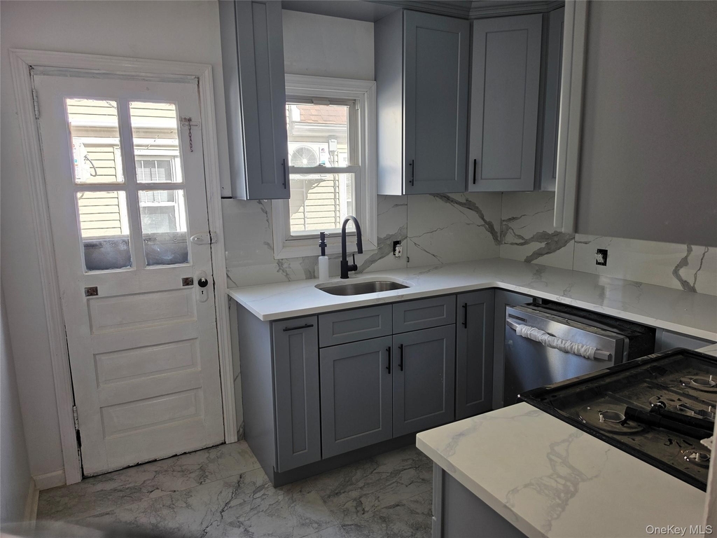 987 Wallace Avenue - Photo 5