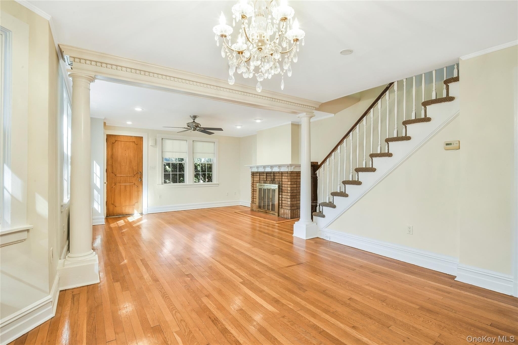 806 Pelhamdale Avenue - Photo 5
