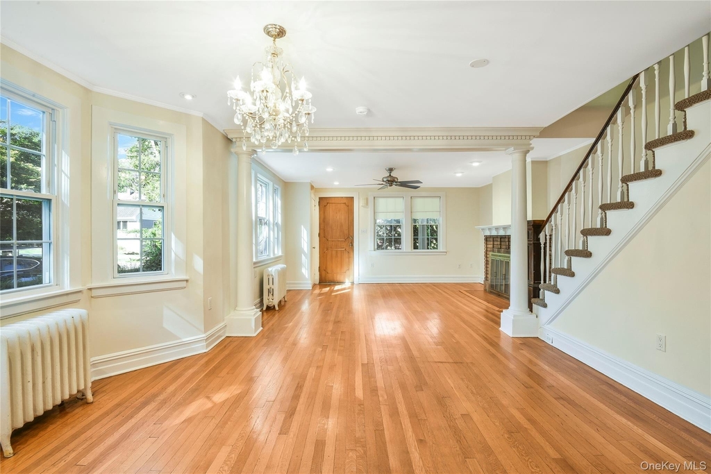 806 Pelhamdale Avenue - Photo 6