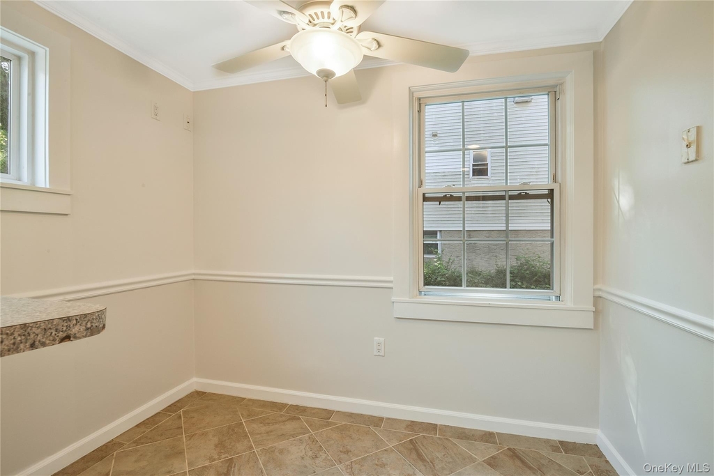 806 Pelhamdale Avenue - Photo 10