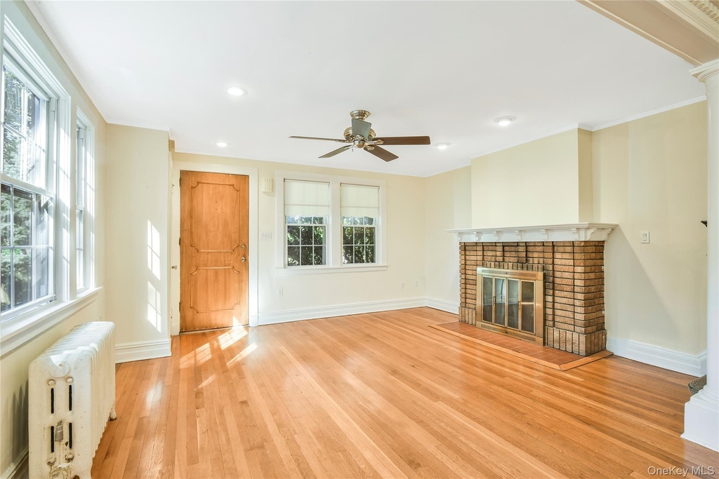 806 Pelhamdale Avenue - Photo 4