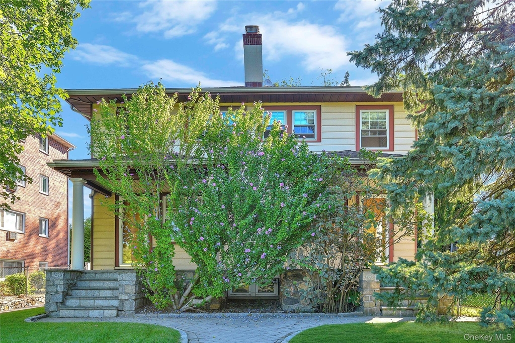 806 Pelhamdale Avenue - Photo 2