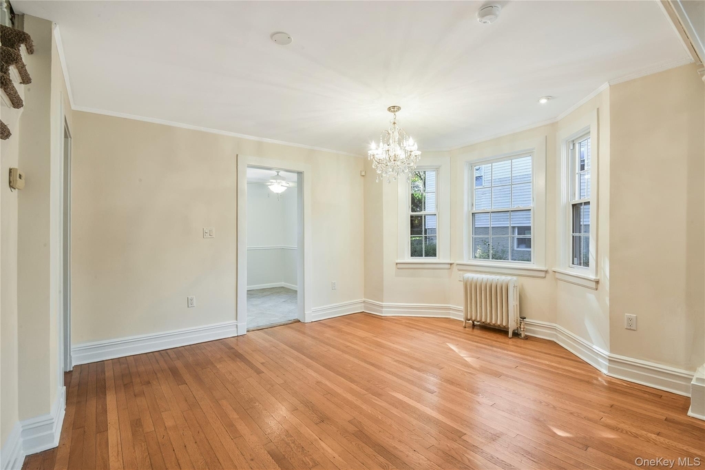 806 Pelhamdale Avenue - Photo 7