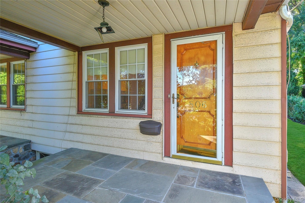 806 Pelhamdale Avenue - Photo 1