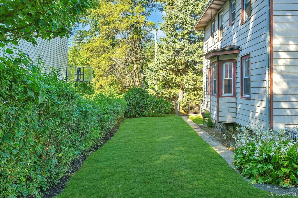 806 Pelhamdale Avenue - Photo 25