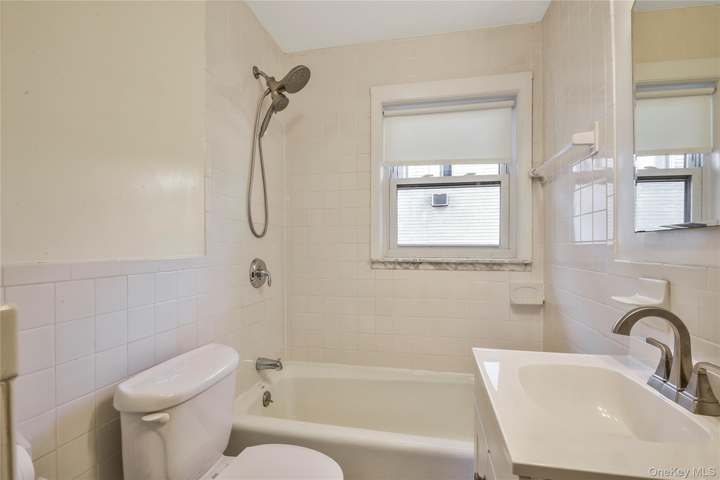 806 Pelhamdale Avenue - Photo 17