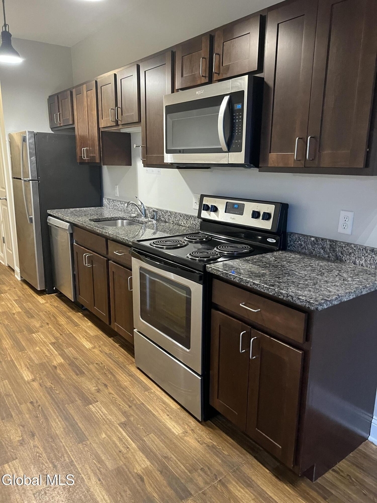 733 Broadway - Photo 3