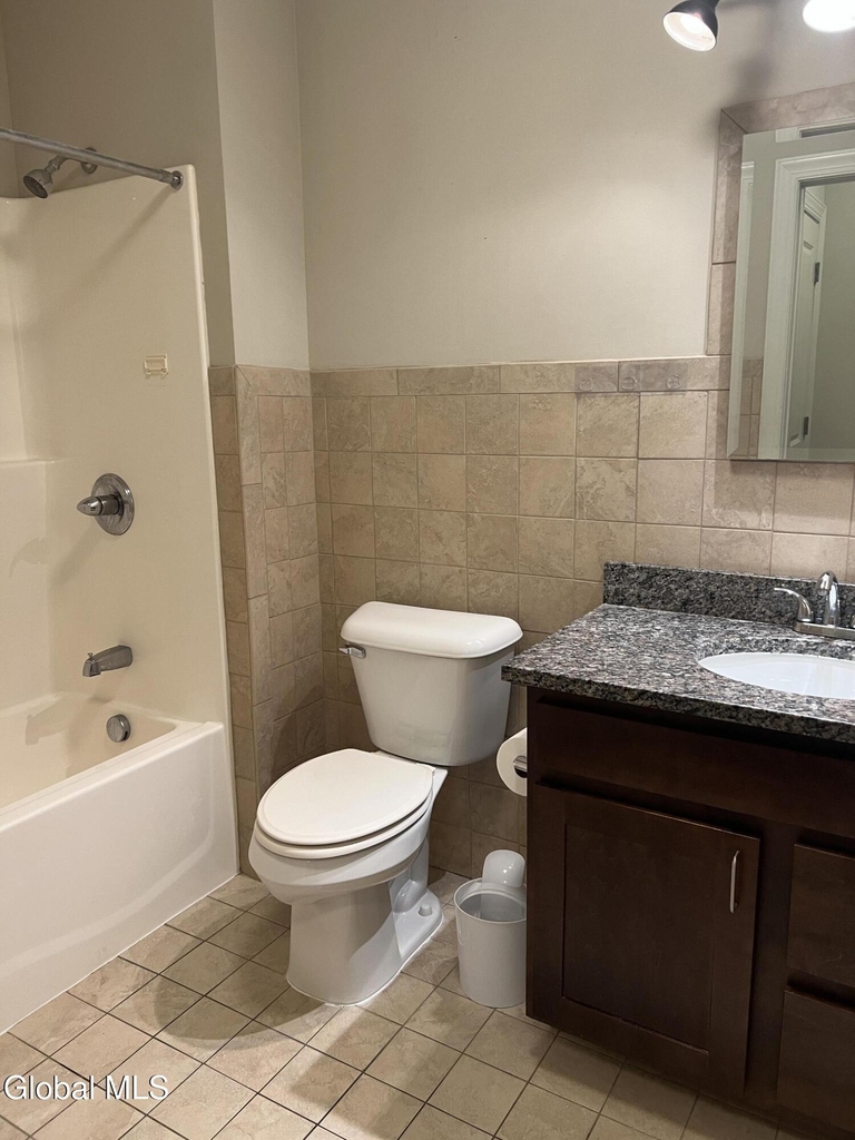 733 Broadway - Photo 4