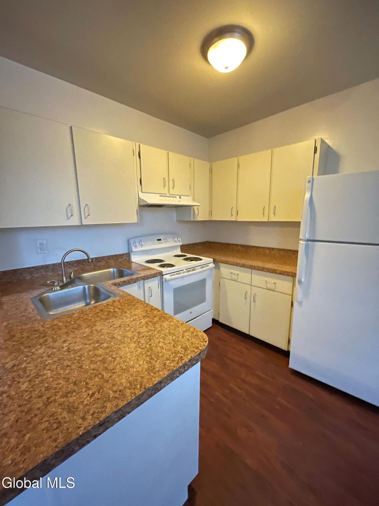 161 Regent Street - Photo 2