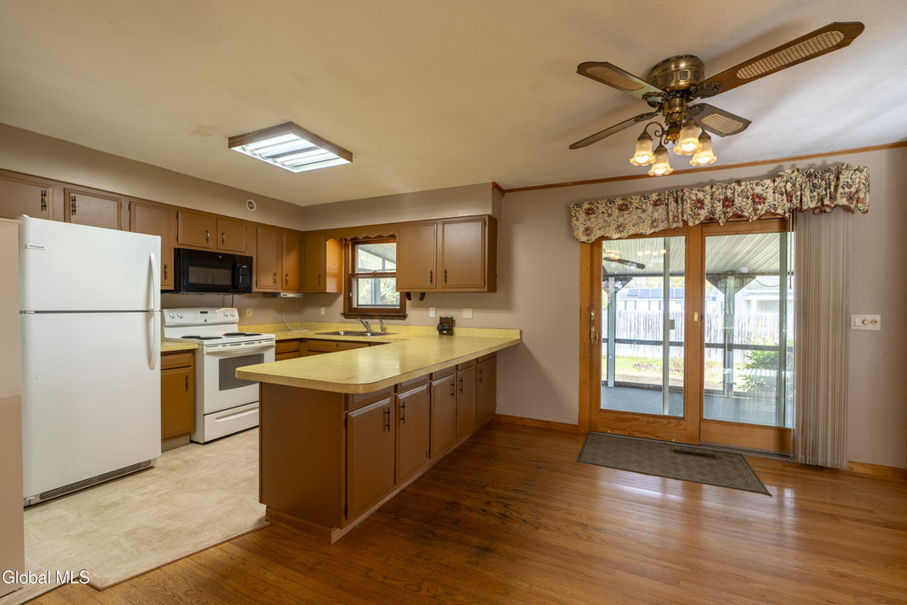 11 Keyes Street - Photo 3
