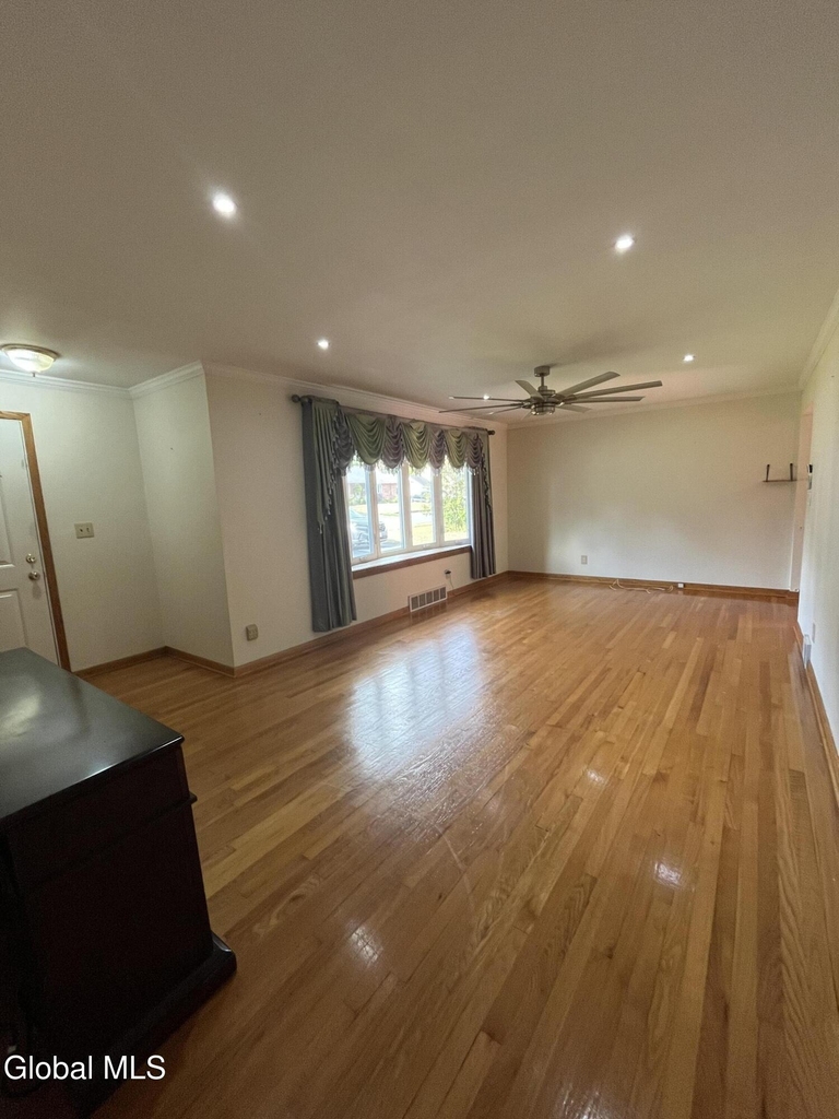 180 Marshall Avenue - Photo 5