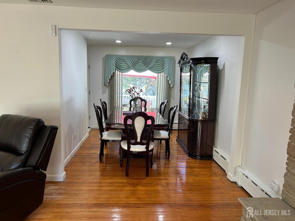 1471 Thomas Avenue - Photo 3