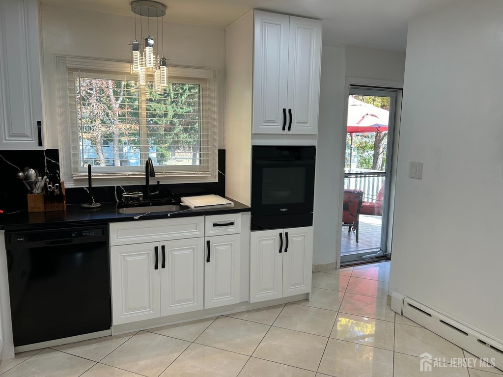 1471 Thomas Avenue - Photo 5