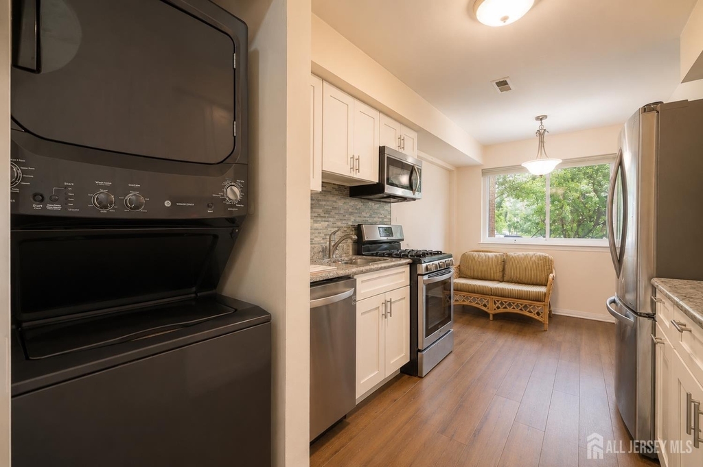 201 Edison Glen Terrace - Photo 4