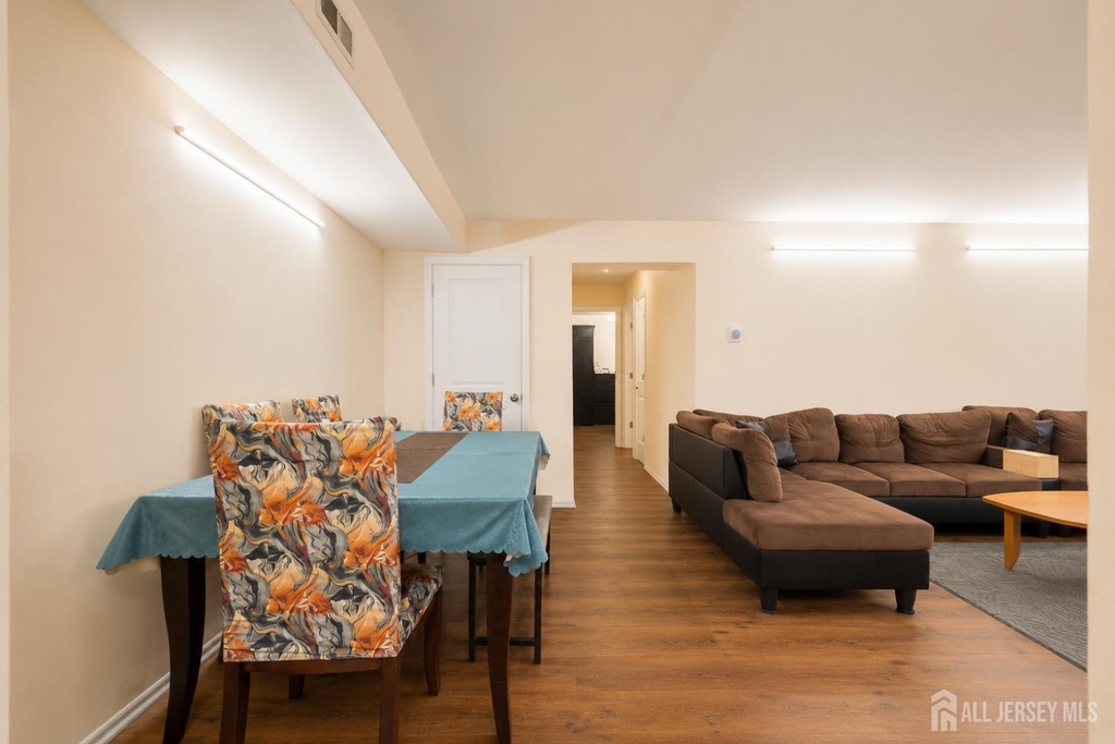 201 Edison Glen Terrace - Photo 9