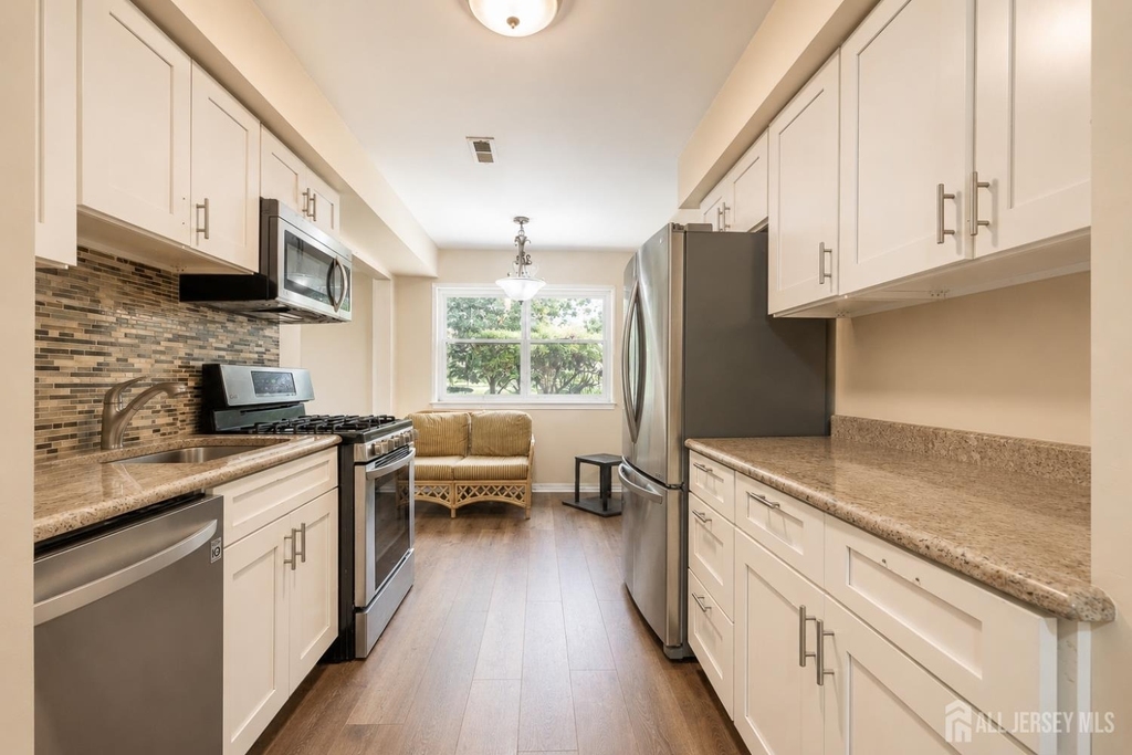 201 Edison Glen Terrace - Photo 3