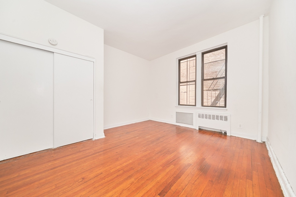 400 W 45th Street - Photo 0