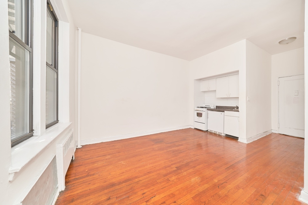 400 W 45th Street - Photo 3
