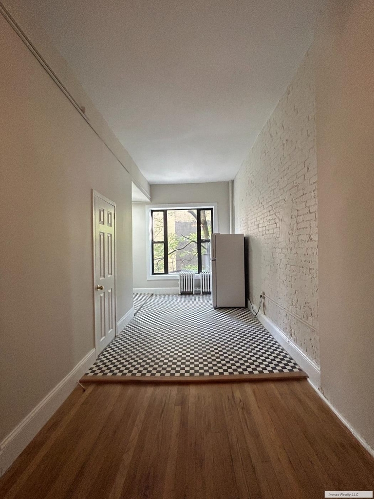 318 W 106th Street - Photo 5