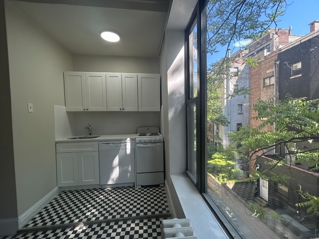 318 W 106th Street - Photo 1