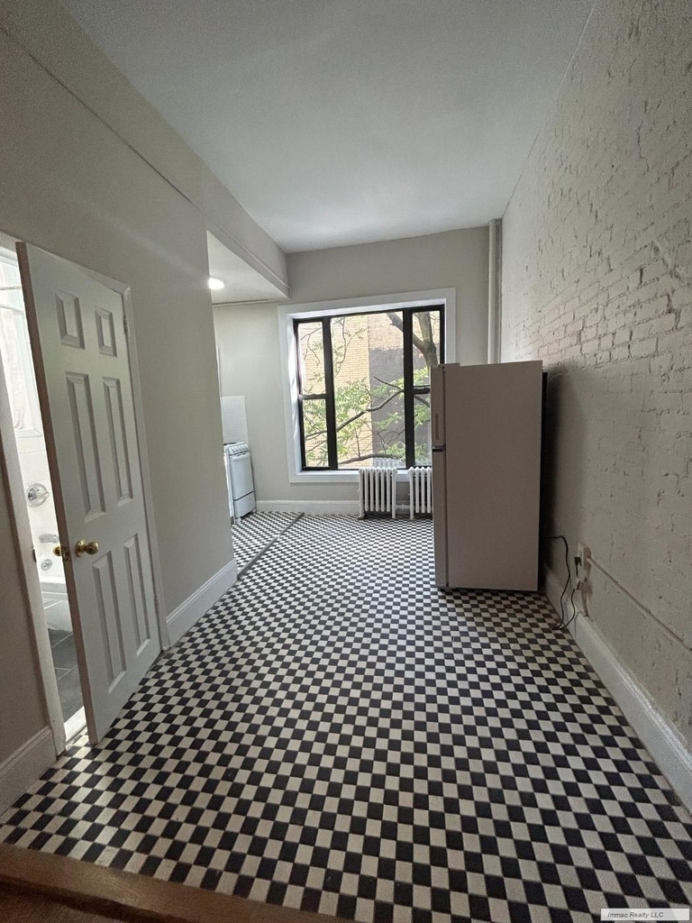 318 W 106th Street - Photo 6