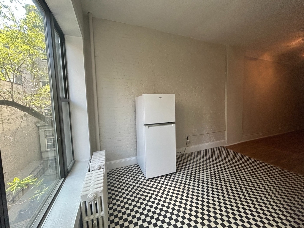 318 W 106th Street - Photo 4