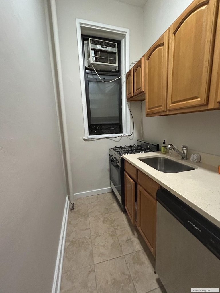 161 W 10th Street - Photo 14
