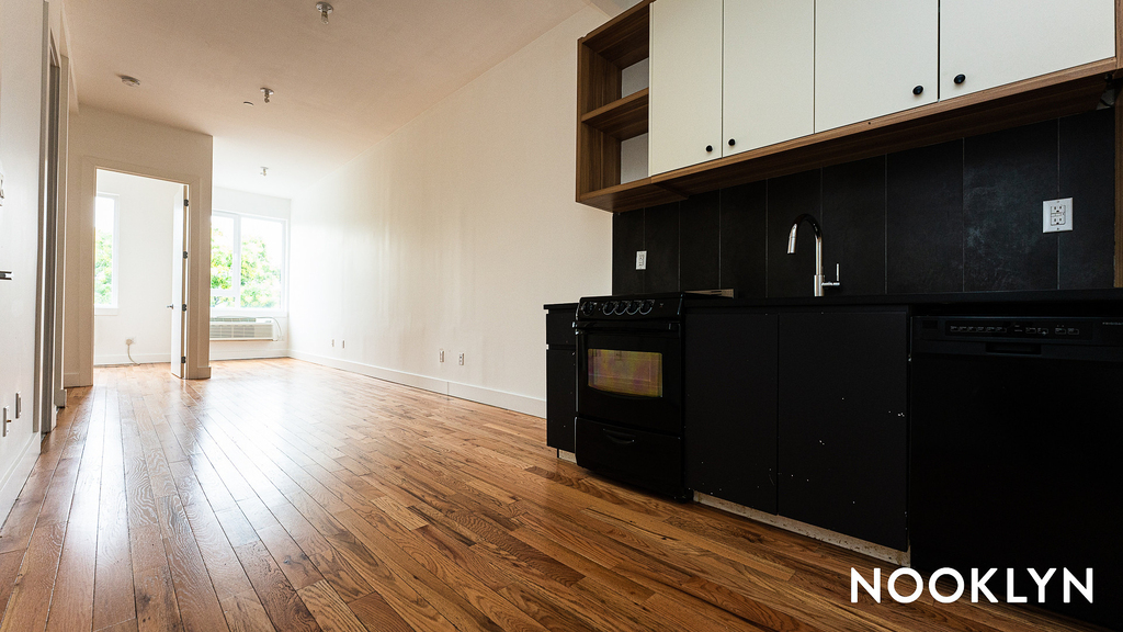 2102 Fulton St - Photo 2