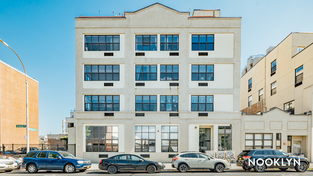 566 Dekalb Ave - Photo 16