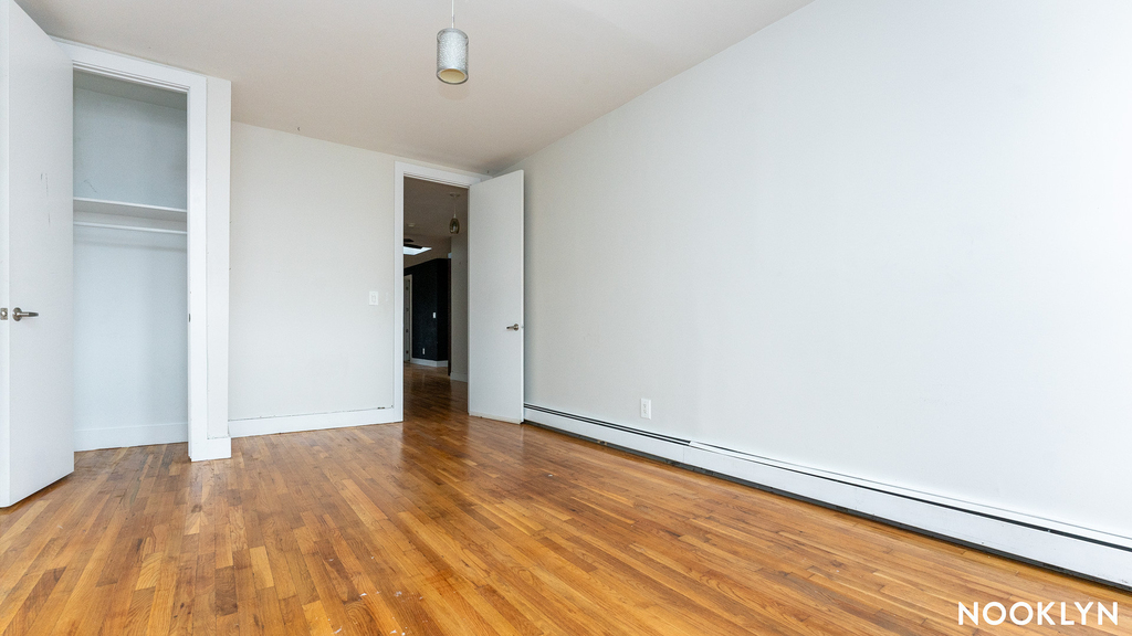 1044 Putnam Ave - Photo 11
